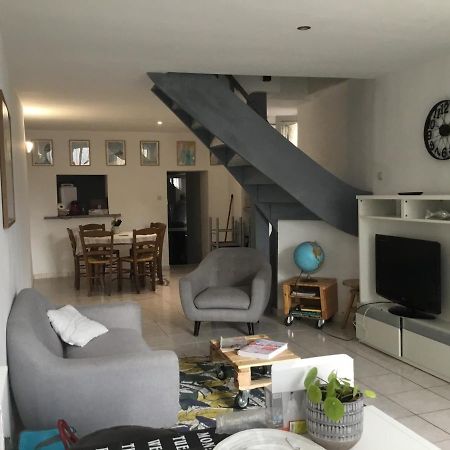 Maison de centre ville 4 à 6 personnes Précigné Extérieur photo
