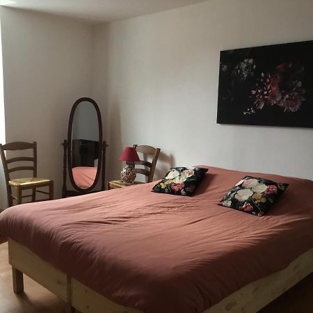 Maison de centre ville 4 à 6 personnes Précigné Extérieur photo