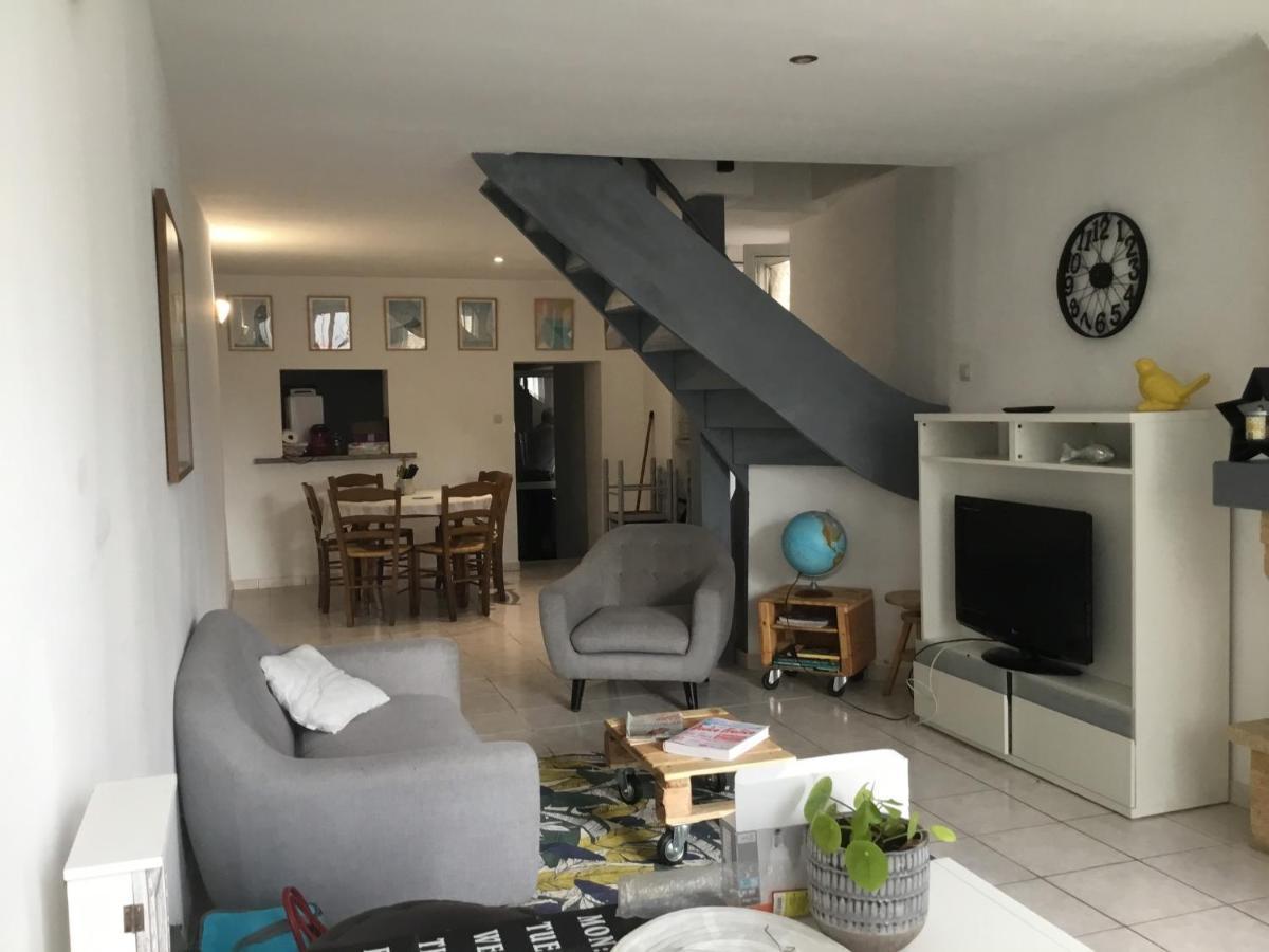 Maison de centre ville 4 à 6 personnes Précigné Extérieur photo