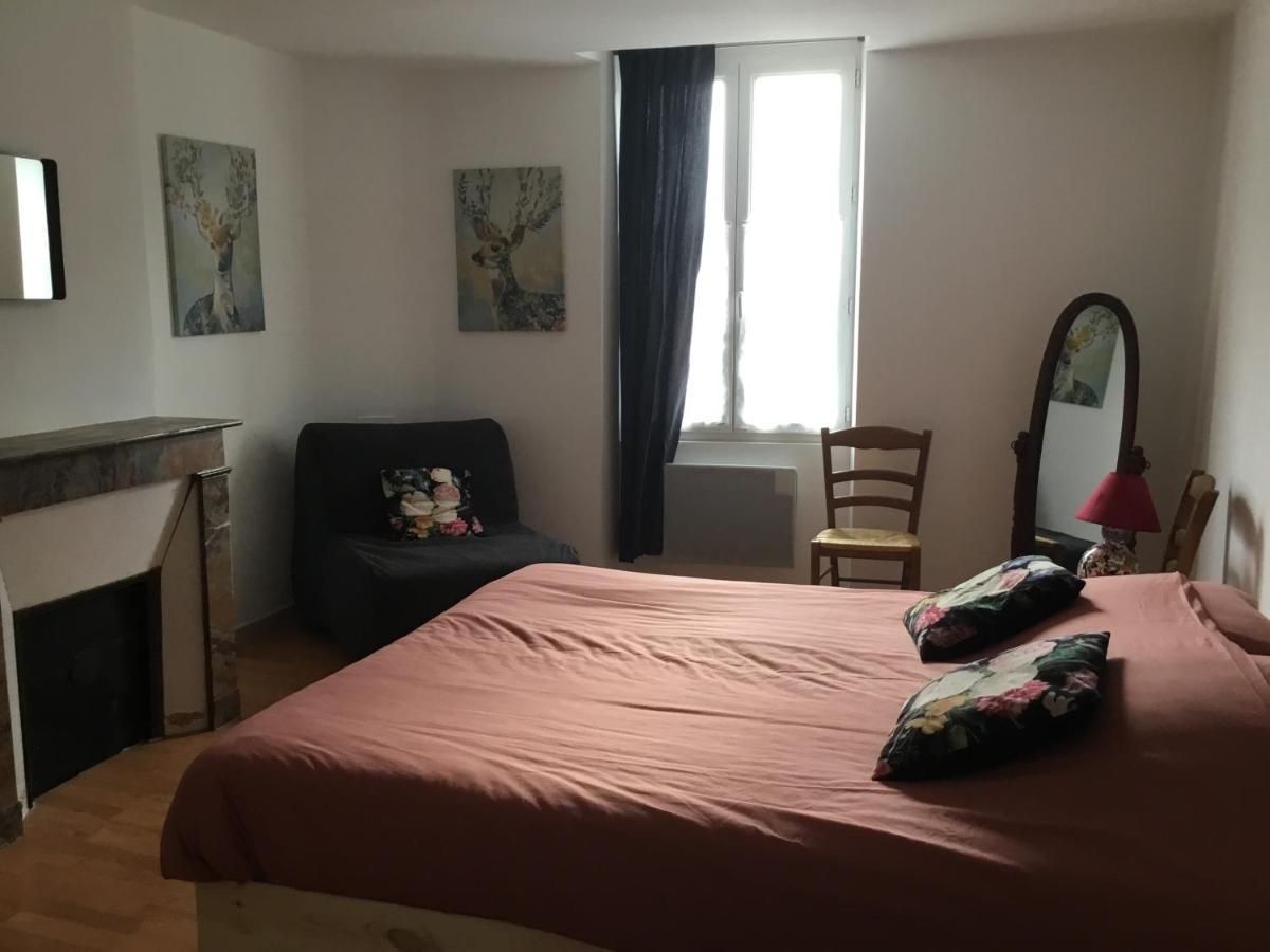 Maison de centre ville 4 à 6 personnes Précigné Extérieur photo