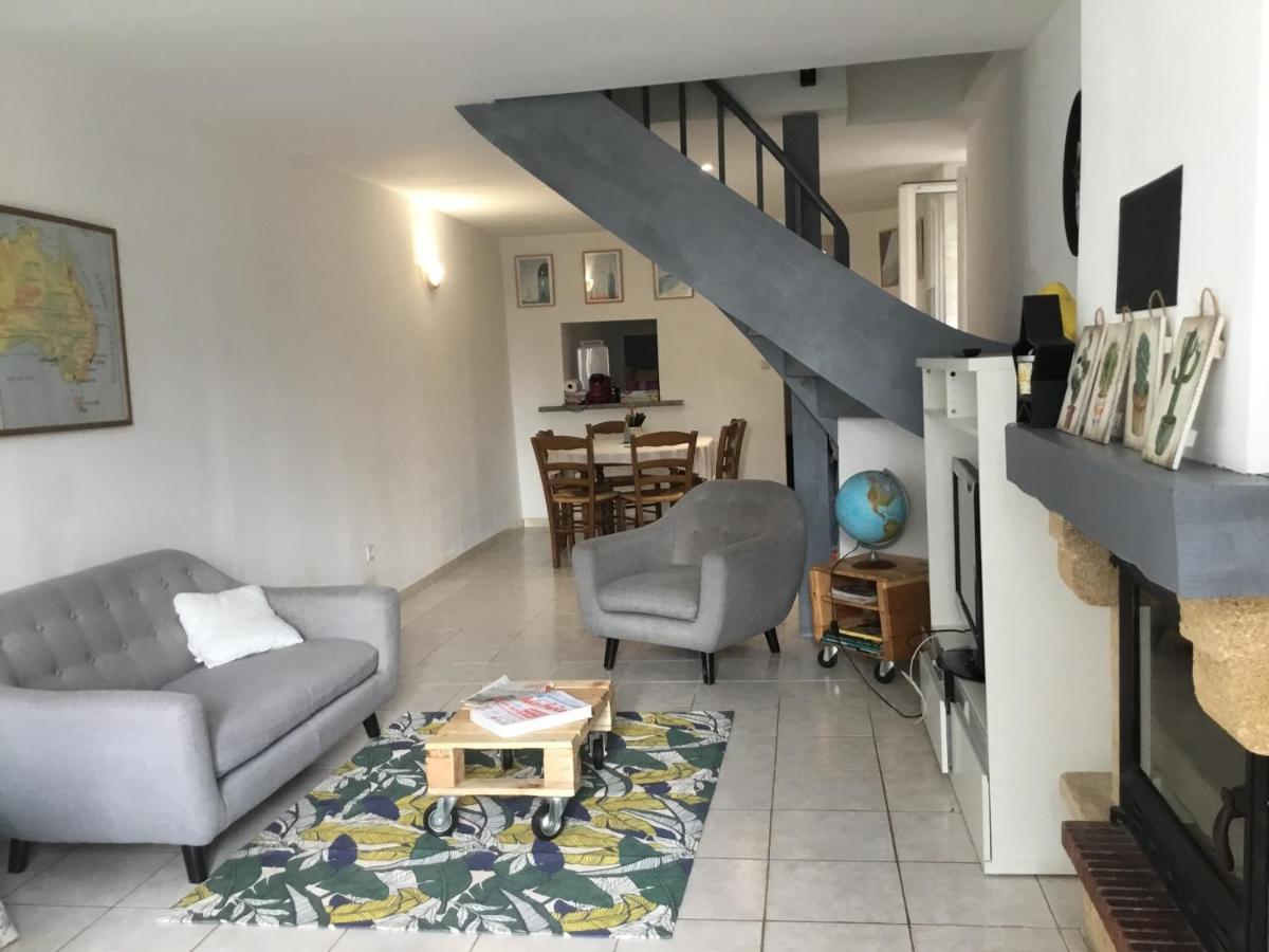 Maison de centre ville 4 à 6 personnes Précigné Extérieur photo
